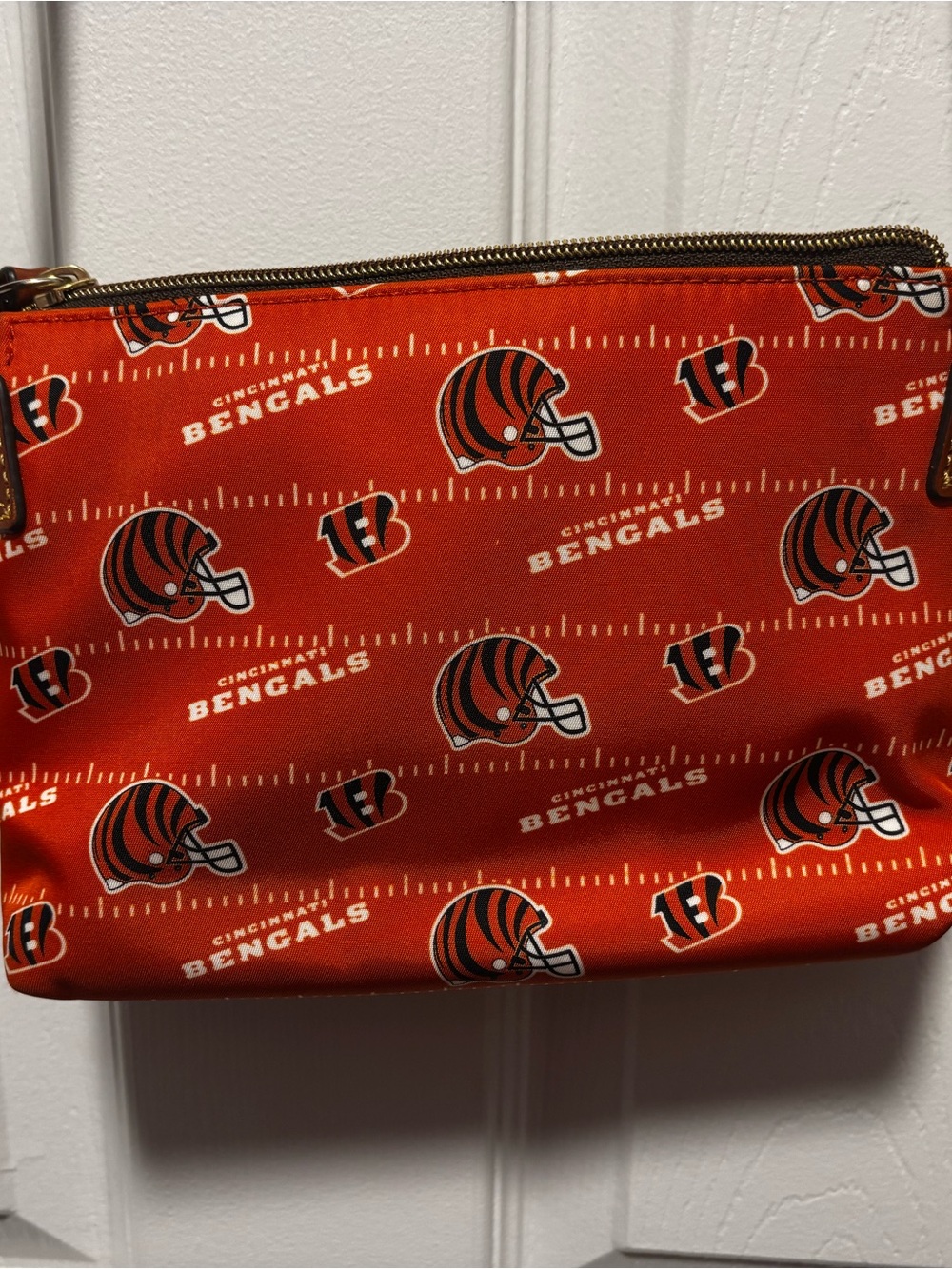 Dooney & Bourke Cincinnati Bengals Orange Crossbody Wristlet - Picture 3 of 5